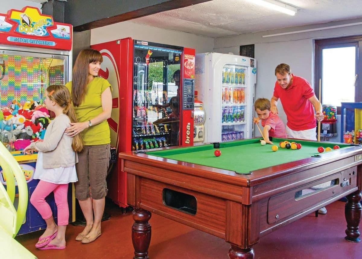 White Tower Holiday Park Llandwrog Extérieur photo